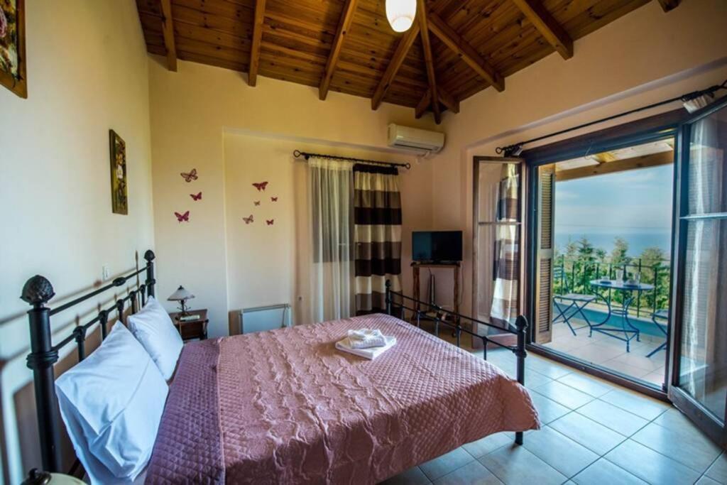 Kelly'S Villa In Stoupa Neokhorion  Buitenkant foto